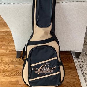 Ventura guitar with soft case